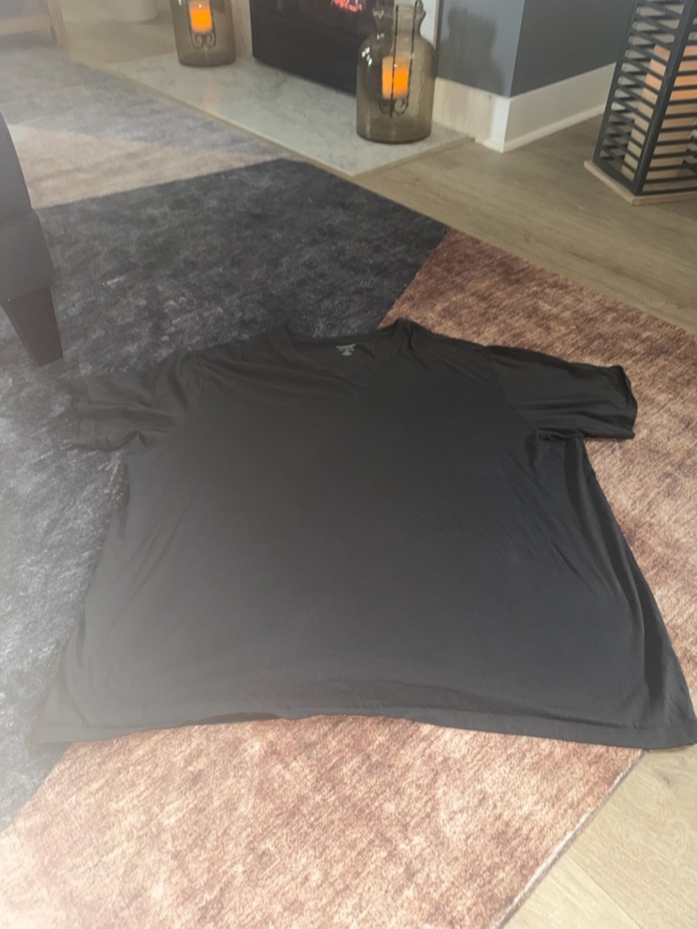 Roundtree & Yorke Men's Black V-Neck Short Sleeve Tee
